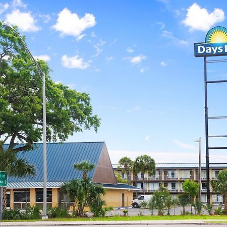 Days Inn Tampa North Of Busch Gardens Kültér fotó